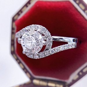 Anello da donna in cera di lusso leggero e brillante con zirconi intarsiati per matrimonio e fidanzamento - Product Image 4