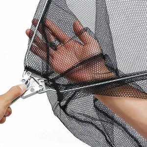Épuisette de pêche pliable en acier inoxydable avec manche télescopique et maille noire à mailles fines - Product Image 3