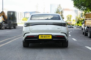 Nouvelle BYD Seal 07 DM-I Berline 1.5L Turbo R16 Intérieur Sombre Conduite à Gauche Type EV Haut de Gamme 2023 - Product Image 6