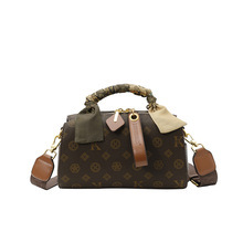 Nouveau design, <span class=keywords><strong>sac</strong></span> Boston tendance pour femmes, <span class=keywords><strong>sac</strong></span> bandoulière imprimé classique, <span class=keywords><strong>sac</strong></span> à main de haute qualité, <span class=keywords><strong>sac</strong></span> à bandoulière populaire pour femmes - Product Image 1