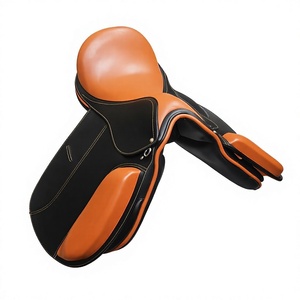 Selle d'équitation Sufi International en cuir véritable pour dressage anglais, noire, marron, avec surpiqûres dorées - Product Image 1