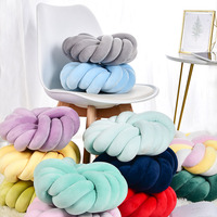 Factory Wholesale New Design 3 Stränge Hand gestricktes weiches Kissen Round Nap Knot Ball Fresh Throw Pillows