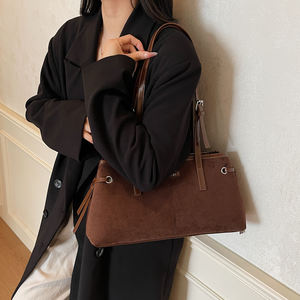 Bolso de Hombro de Diseño Moderno para Mujer. Hecho de material PU. El forro está hecho de poliéster.3549 - Product Image 1