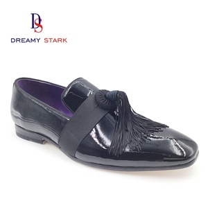 Tige en cuir véritable, finition brillante, semelle intermédiaire en peau de porc, doublure, design peint à la main, fermeture à enfiler, option logo personnalisé, bureau - Product Image 1