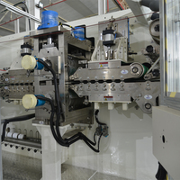 Machine à fabriquer des serviettes hygiéniques absorbantes pour femmes