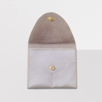 Récipient à bijoux personnalisé en cuir PU 8*8cm pochette à bouton beige pour boucles d'oreilles et bagues petit sac pochette à bijoux personnalisé