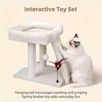 Arbre à chat en peluche avec rampe en sisal, poteau à gratter, jouet à ressort à plumes, balles suspendues, perchoir compact pour l'escalade en intérieur, fournitures pour animaux de compagnie