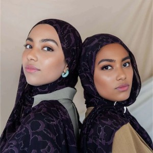Hijab imprimé multicolore Châle foulard en satin Vente en gros Foulard ethnique Foulards ethniques Châlspanuelos Hijab - Product Image 5