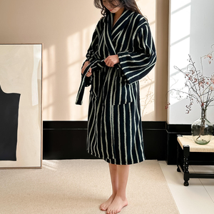 <span class=keywords><strong>Accappatoio</strong></span> Personalizzato in Tessuto <span class=keywords><strong>Jacquard</strong></span> 100% Cotone, Leggero e Assorbente per Uomo e Donna - Product Image 4
