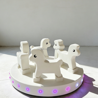 Manège d'éveil animalier blanc lumineux et rotatif pour intérieur et extérieur, idéal pour la location lors de fêtes et anniversaires