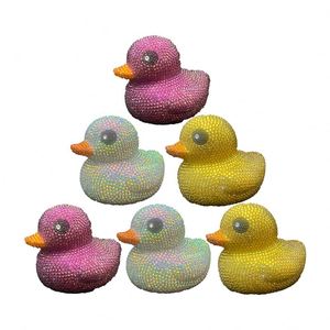 Pato de Goma Personalizado Ecológico de 6 Pulgadas con Diamantes de Imitación Multicolor y Purpurina, con Logotipo para Fiesta, Regalo para Baño de Bebé - Product Image 1