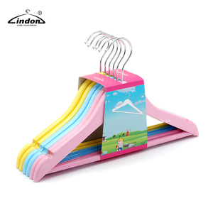 Cintres cylindrique <span class=keywords><strong>en</strong></span> <span class=keywords><strong>bois</strong></span> coloré pour enfants, ensemble pour bébés, avec Clips, bon marché, vente <span class=keywords><strong>en</strong></span> gros - Product Image 6
