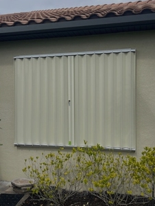 Stores d'<span class=keywords><strong>accordéon</strong></span> d'obturateur d'ouragan en alliage d'aluminium de volet roulant extérieur résistant pour le modèle d'ouverture horizontale de typhon - Product Image 3