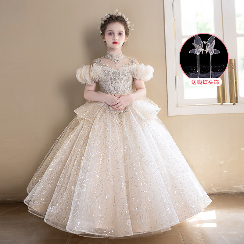 Abito da champagne con sottogonna e copricapo a farfalla