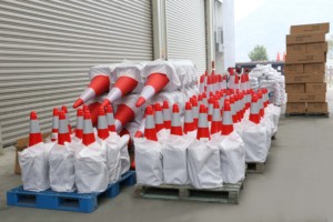 Nón PE 75Cm 2. 5 Kg Với Đế Cao Su Màu Đen Nón Giao Thông PE - Product Image 3