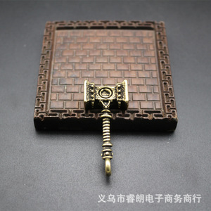 Llavero con Colgante de Martillo de Latón Vintage, Adorno para Coche, Decoración de Escritorio, Regalo Creativo - Product Image 4
