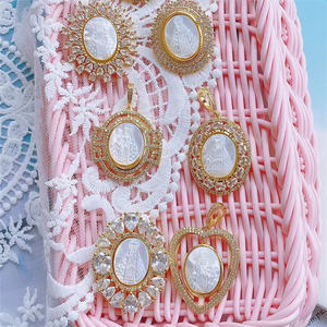 Colgante chapado en oro de 24K con conchas blancas, medalla de <span class=keywords><strong>San</strong></span> <span class=keywords><strong>Benito</strong></span>, protección religiosa - Product Image 3