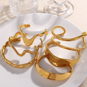 Bracelet ouvert géométrique en acier inoxydable, large, personnalisé, tendance, bijoux unisexes - Product Image 1