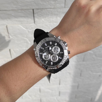Montre classique pour homme avec cadran noir, bracelet en acier inoxydable et caoutchouc, mouvement à quartz, chronographe à cristaux creux, bracelet de 22 mm, tendance