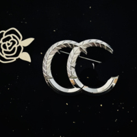Broche élégante polyvalente en alliage de zinc, motif couronne florale, plaquée, incrustée de diamants et de strass argentés, style luxe léger