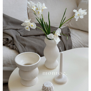 Nordique texturé forme irrégulière blanc fait à la main <span class=keywords><strong>poterie</strong></span> minimaliste moderne art nordique décor à la maison rayure <span class=keywords><strong>vase</strong></span> à fleurs <span class=keywords><strong>en</strong></span> céramique - Product Image 4