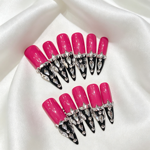 <span class=keywords><strong>Uñas</strong></span> Stiletto <span class=keywords><strong>Rosa</strong></span> Intenso con Puntas Francesas Negras en V y Diamantes <span class=keywords><strong>de</strong></span> Imitación, <span class=keywords><strong>Uñas</strong></span> Postizas Hechas a Mano <span class=keywords><strong>de</strong></span> ABS, 10 Piezas, <span class=keywords><strong>Uñas</strong></span> Stiletto con Puntas Negras - Product Image 1