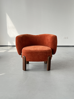 Fauteuil lounge de luxe en bois massif de frêne, finition peinture brute, assise en cuir premium, mobilier de café de style Mid-Century, fabrication usine