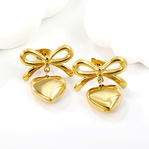 Pendientes con forma de corazón chapados en oro, aleación de zinc, diseño de lazo con corazón pequeño para mujer, joyería de moda - Product Image 3