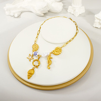 Collier Posey classique et tendance en acier inoxydable plaqué or 18 carats avec motif coquillage et étoile de mer, style femme