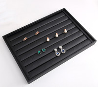 Bandeja de exhibición de joyería de cuero negro premium, multifuncional, para collares, anillos y medallas, ideal para exhibiciones.