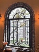 Ventana Arqueada de Acero con Rotura de Puente Térmico, Doble Acristalamiento, Marco Aislado, Diseño Insonorizado e Impermeable para Escaleras Residenciales y Baños