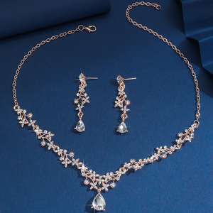 Conjunto de Joyería con Diseño Floral Estilo Mori Girl - Exquisito Collar y Aretes de Aleación de Zinc con Cristales de Estrás para Bodas |   Venta al por mayor - Product Image 5