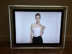 Boîte lumineuse publicitaire rectangulaire moderne en acrylique LED pour l'<span class=keywords><strong>immobilier</strong></span>, idéale pour les cadres photo et les menus - Product Image 4