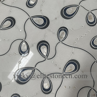 Mosaïque en quartzite bleu azur mélangé à du marbre blanc cristallin pour les murs de salle de bain en quartzite bleu, crédence de cuisine en marbre bleu