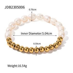 Venta al por mayor de pulseras de perlas con cadena cubana de acero inoxidable chapadas en oro de 18 quilates para mujer, personalizadas y de gran venta. - Product Image 2