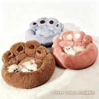 Lit pour animaux de compagnie en peluche douce et moelleuse en forme de patte d'ours Petora, nid douillet pour l'hiver pour chiens et chats de petite/moyenne taille, utilisation en intérieur