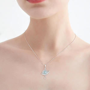 จี้หยกเจไดต์ธรรมชาติสีน้ำเงินสดใส พร้อมตัวเรือนเงินแท้ S925 เครื่องประดับสำหรับผู้หญิง ดีไซน์ดั้งเดิม พร้อมใบรับรองการประเมินคุณภาพ D770 - Product Image 2