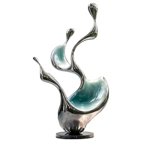 Sculpture moderne en acier inoxydable représentant une femme agenouillée qui disparaît - Product Image 1
