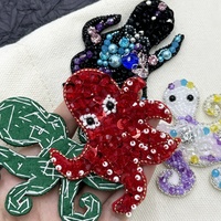 Broches faites à la main mignonnes et drôles en forme de pieuvre en forme de calmar modèles de couture perlés brodés fins pour sacs vêtements en feutre décoratif