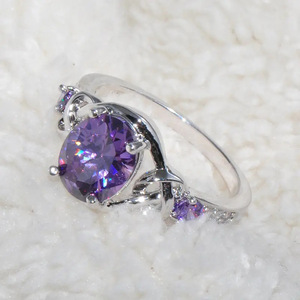 Anello con Design Ovale Viola e Fascia Intrecciata per Donne - Product Image 6