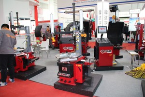 Cambiador <span class=keywords><strong>de</strong></span> neumáticos automático, máquina <span class=keywords><strong>de</strong></span> <span class=keywords><strong>segunda</strong></span> <span class=keywords><strong>mano</strong></span> <span class=keywords><strong>de</strong></span> alta calidad, aprobada por la CE - Product Image 4