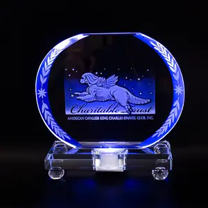 Regalo de empresa personalizado al por mayor, placa de trofeo de luces LED grabadas con láser 3D artesanal de cristal transparente K9 para premio de equipo corporativo