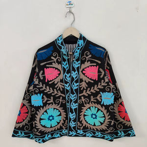 Chaqueta Suzani Negra de Algodón con Bordado Floral Colorido, Abrigo Boho, Chaqueta Bordada Suzani Hecha a Mano, Abrigo Floral Boho Negro - Product Image 1