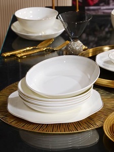 ชุดอาหารค่ำหรูหราเคลือบทองคำ ทำจากเซรามิกเนื้อ Bone China สำหรับ 8 ท่าน ใช้กับไมโครเวฟและเครื่องล้างจานได้ - Product Image 4