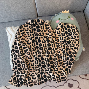<span class=keywords><strong>Pigiama</strong></span> da Donna con Stampa Leopardata: Nuovo Stile Primavera/Autunno, Set Loungewear a Maniche Lunghe in Tessuto Stropicciato di Alta Qualità - Product Image 5