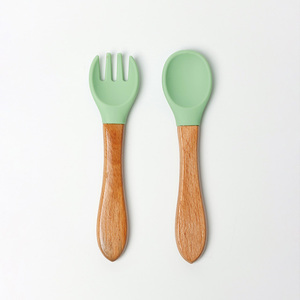 Juego de Cucharas de Silicona de Grado Alimenticio Libres de BPA con Mango de Madera, Utensilios para Aprender a Comer, Vajilla Infantil, ODM OEM - Product Image 4