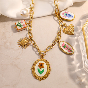 Collar de Moda con Colgantes de Flor, Corazón y Sol, Chapado en Oro de 18K, Aleación de Zinc, Adorno para el Cuello Apilable - Product Image 4