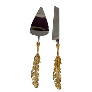 Serveur à gâteau décoratif en métal poli argent et or, double ton, fait main, écologique, compatible lave-vaisselle, pour banquets et mariages, Amson - Product Image 1