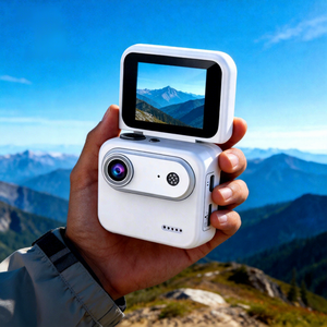 Action <span class=keywords><strong>Cam</strong></span> 720P HD con Angolo di Visione 143°, Schermo Ribaltabile da 2.0", WiFi, Impermeabile fino a 30m, 128G, Leggera, per Vlogging, Ciclismo, Escursionismo, <span class=keywords><strong>Viaggi</strong></span> - Product Image 2