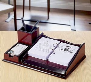 Organizador de Escritorio Multifuncional 2025, Juego de Artículos de Oficina, Calendario de Madera, Portaplumas, Ranura para Tarjetas, Regalo Empresarial para Escritorio - Product Image 3